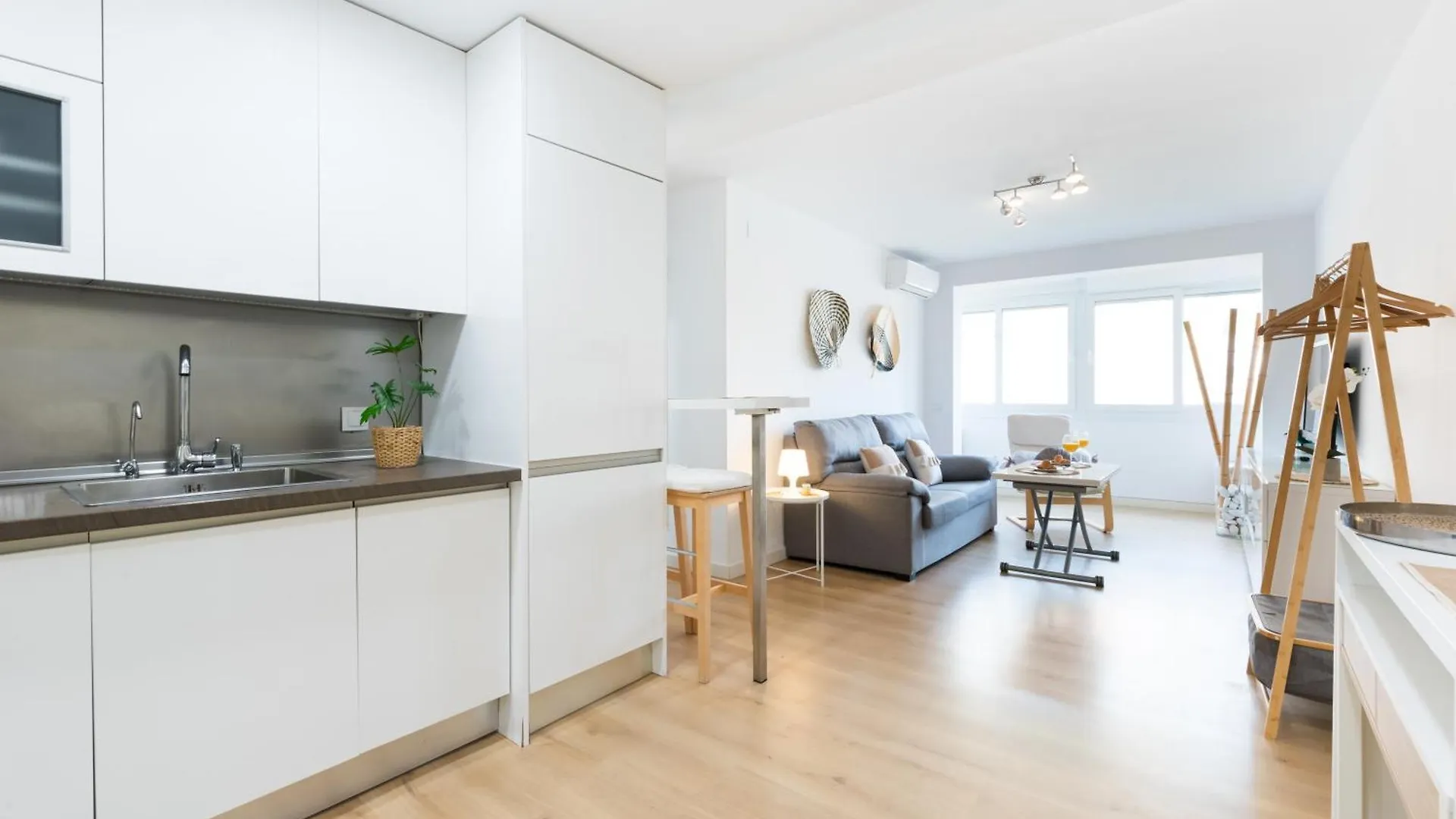 Wintowinrentals Modern, Fully Equipped And Well Connected Apartment In Malaga